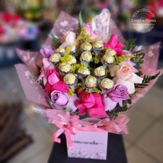 Buqu Rosa na Base com Ferrero