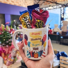 Caneca Happy Birthday com Bombons