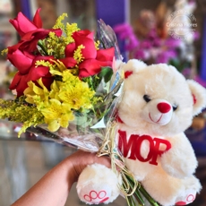 Buquezinho de 3 Rosas com Pelucia