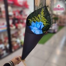 1 Rosa Azul no Papel Preto