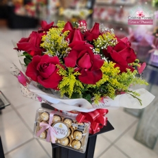 Buqu� 12 Encantos com Ferrero