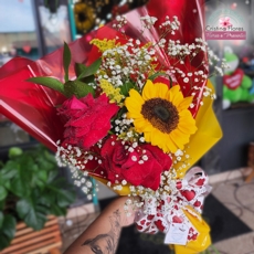 Buquezinho de Rosas com Girassol