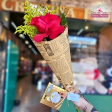 1 Rosa no Jornal com Ferrero T4