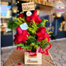 Arranjo de 3 Rosas e Plaquinha