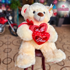 Urso de Pel�cia Mega Fofo com Cora��es