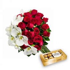 20 Rosas com Phalaenopsis e Ferrero 8
