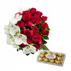 20 Rosas com Phalaenopsis e Ferrero 12
