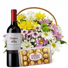Cesta de Flores Campestres com Vinho e Ferrero 
