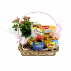 Cesta com Flores, Frutas e Petiscos 