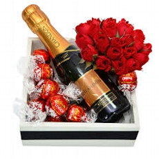 Caixa com Bombons, Chandon e Flores Amor Lindt