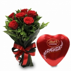 Buque com 6 rosas importadas  mais 1 coracao de lindt