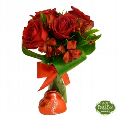 Flores Vermelhas e Corao Lindt
