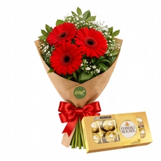 Trio de G�rberas em cor variada com Ferrero 