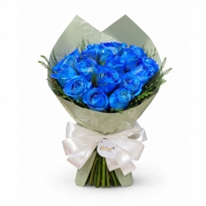 Buqu� delicado com rosas azuis 