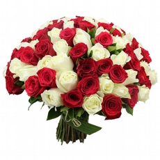 Buqu� 100 Rosas Importadas Vermelhas e Brancas - Romeu e Julieta