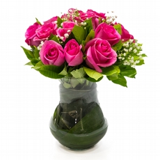 Arranjo de rosas pink no vaso de vidro