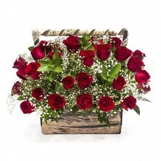 Arranjo com Rosas Vermelhas Em Cesta De Vime
