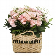 Arranjo De Rosas Cor De Rosa Em Cesta De Vime