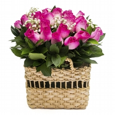 Arranjo De Rosas Pink Em Cesta De Vime