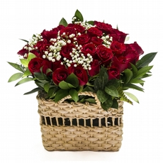 Arranjo De Rosas Vermelhas Em Cesta De Vime