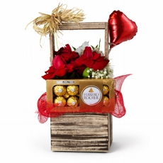 Arranjo de 3 rosas colombianas + ferrero rocher + bal�o na cesta com al�a