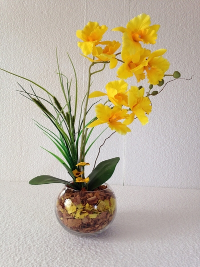 Linda e Meiga Orquídea Amarela Acompanhado de Um Vaso de Vidro