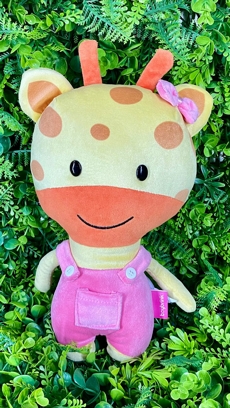 PEL�CIA GIRAFA MENINA 