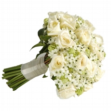 Buque de noiva com rosas brancas e margaridas