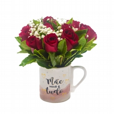 Arranjo de Rosas Vermelhas na caneca Me Voc  Tudo
