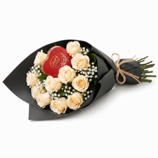 Buqu� Sofisticado de Rosas Champagne com Lindt