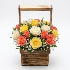 Arranjo com 15 Rosas Coloridas na Cestinha