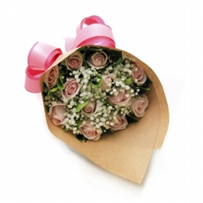 Buqu De Rosas Nacionais Cor De Rosa No Papel Kraft Com 12 Unidades
