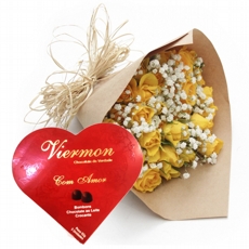 Buqu� de 12 Rosas Amarelas No Papel Kraft Com Chocolate Viermon Cora��o